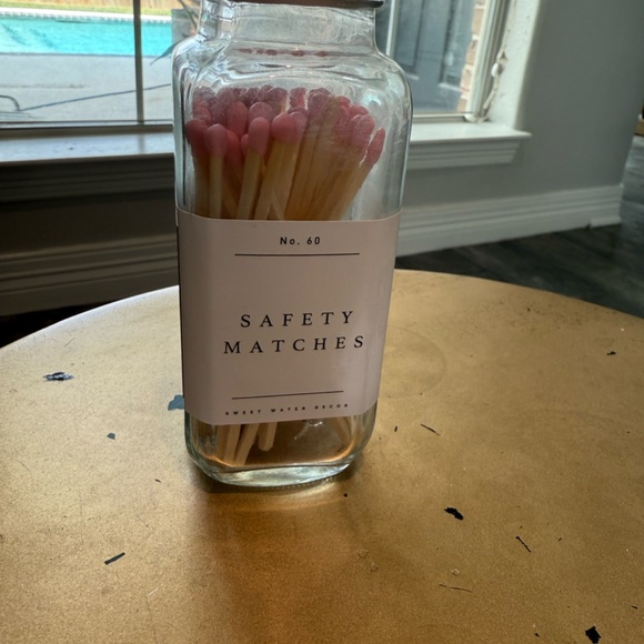 PINK SAFETY MATCHES - Picture 4 of 4